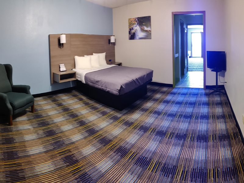 2 Room Suite with 3 Queen Beds